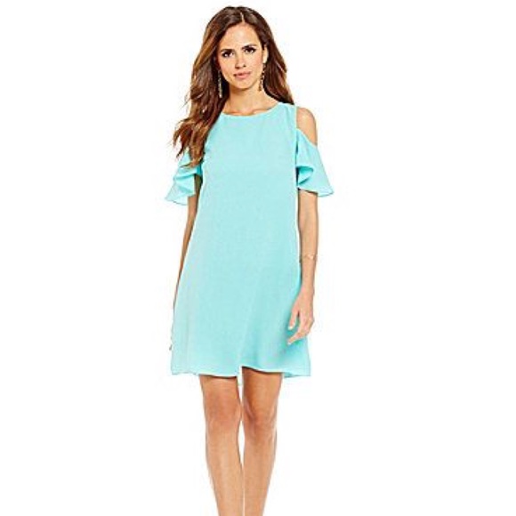 Gianni Bini Dresses & Skirts - Gianni Bini cold shoulder dress